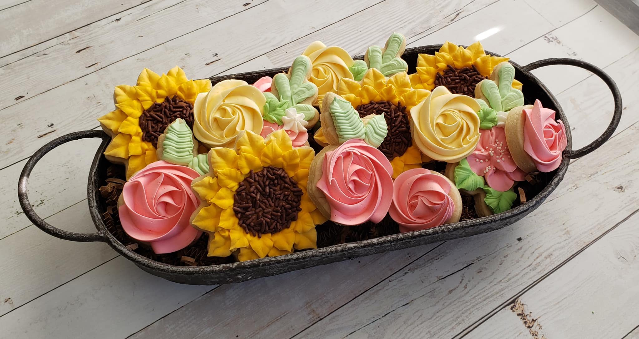 Decorated floral cookies from MoMo's Mix Up